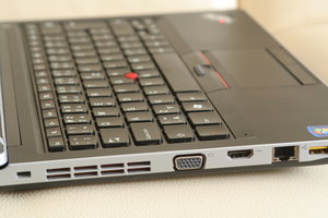 Lenovo ThinkPad Edge 13: Konektory na pravé straně