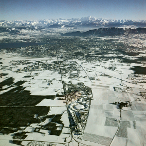 Letecký pohled na Meyrin a CERN