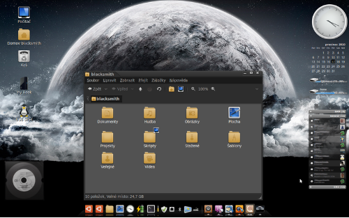 Linux Mint 10 - DrakFire Black + Awn