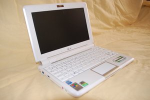 asus eeepc 1000h 4