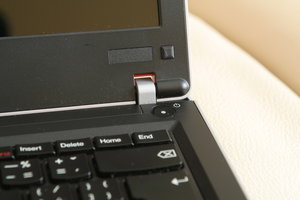 Lenovo ThinkPad Edge 13: Levé panty