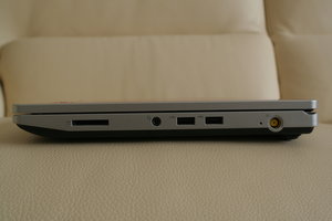 Lenovo ThinkPad Edge 13: Pravá strana