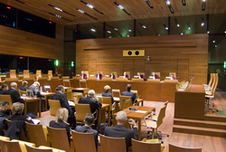 Jednání Soudního dvora, senát složený z pěti soudců