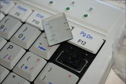 TypeMatrix 2020: větší klávesa se stabilizátorem