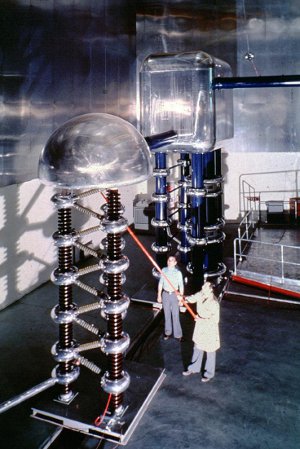 Cockroft Waltonův generátor, pro LINAC, 800kV