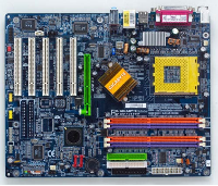 Gigabyte GA-7VT880-L, obrázek 1