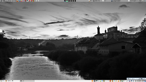 Gnome 2 + vlastní tapeta...